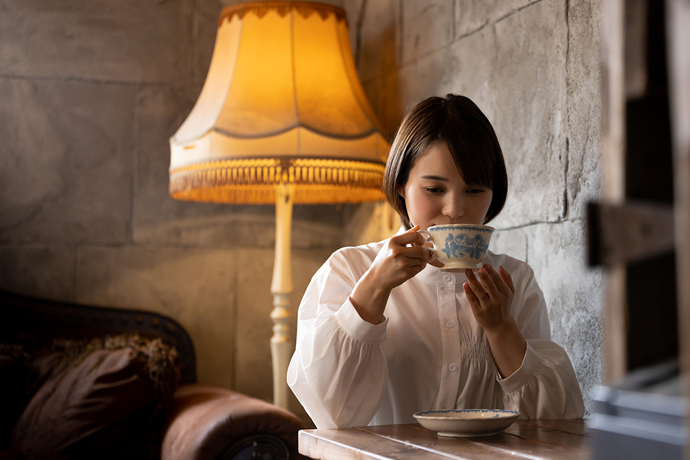 仕事の合間の休憩に、あるいは夜のリラックスタイムに、紅茶を飲むのが習慣になっている人も多いのではないでしょうか？